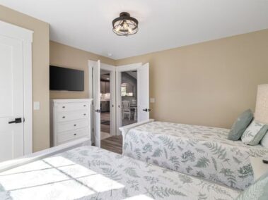 3rd bedoom 2 twin beds Smart TV